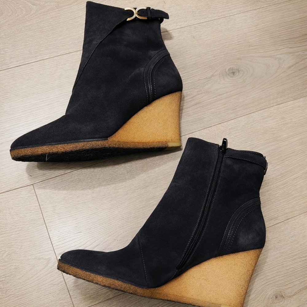 Chloe Black and Tan Wedge Ankle Boots - Picture 6 of 9